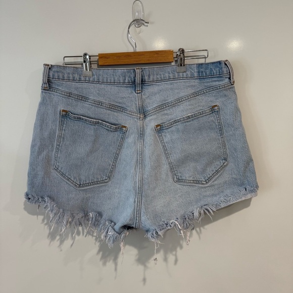 Abercrombie & Fitch Curve Love High Rise Mom Short - Picture 5 of 10